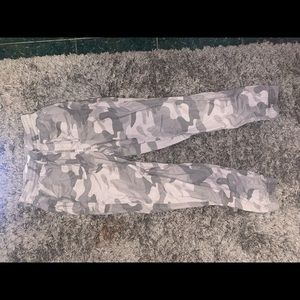 TAGS STILL ON- Hollister camo pants